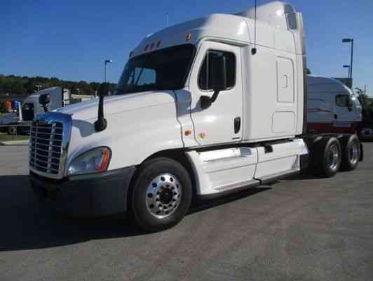 FREIGHTLINER CA12564SLP (2012)