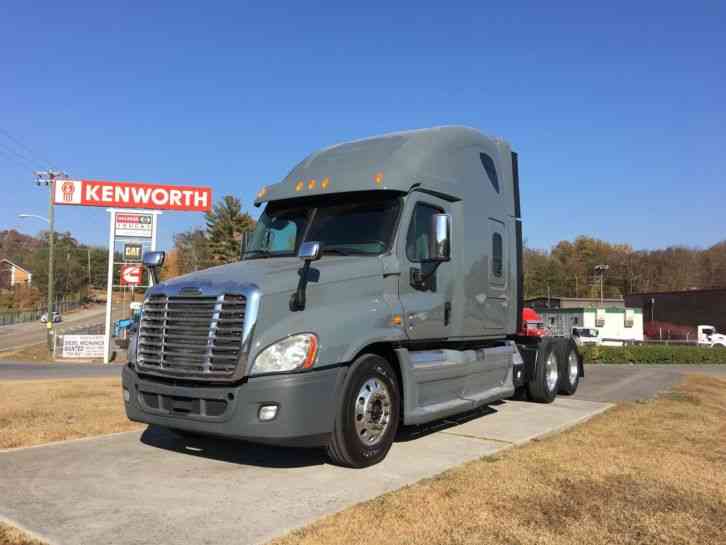 FREIGHTLINER CA12564SLP (2014)