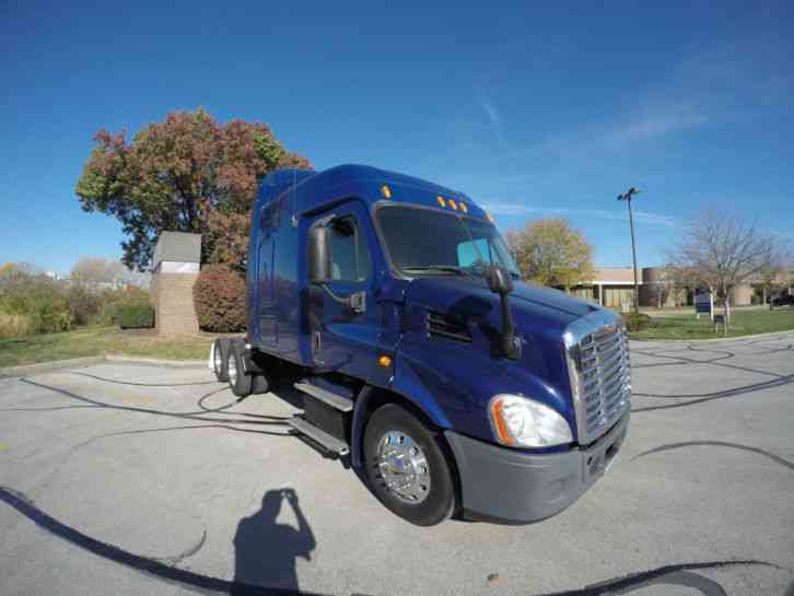 FREIGHTLINER CA11364SLP (2011)