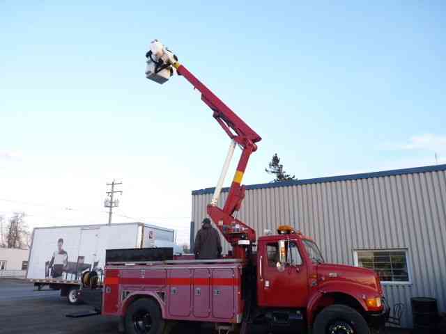 Truck 2000 International 4900 S/A Telelift Altec TA-41M, 1 man basket