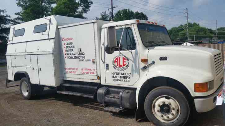 International 4700 (1999)