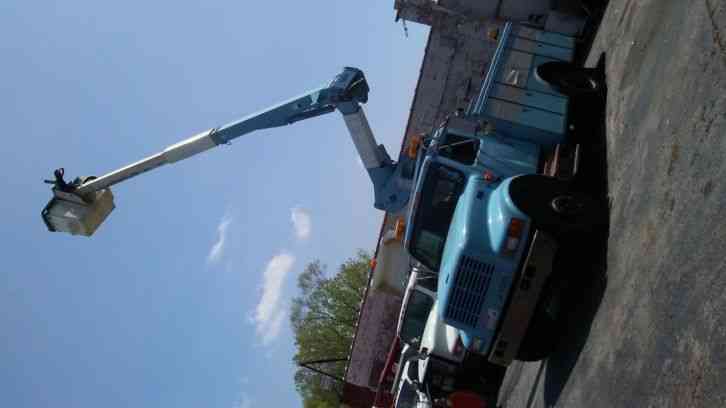 International 4700 (2002)