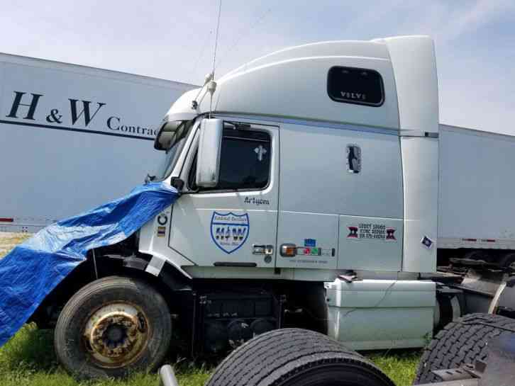 Volvo VNL670 (2007)